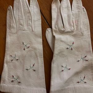 White and Green Floral Embroidered Mittens